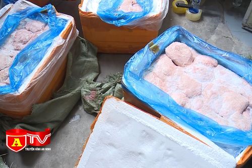 Phát hiện vụ vận chuyển 7 tấn nội tạng động vật không rõ nguồn gốc