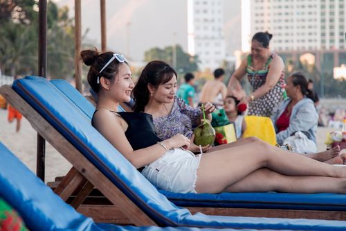 Khánh Hòa cho mở lại nhà hàng, đón khách du lịch