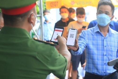 Từ ngày 1/10, người dân TP. HCM dùng mã QR của ứng dụng VNEID khi ra đường