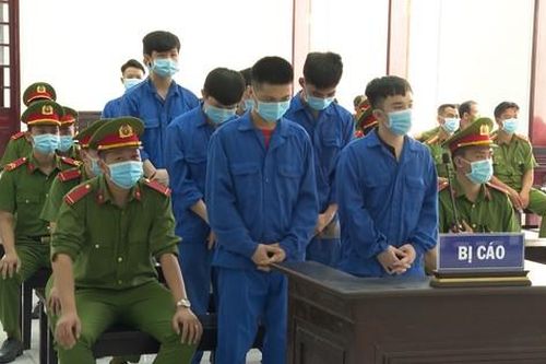 Vĩnh Long: Phạt 1 tù chung thân và 78 năm tù giam đối với 8 bị cáo giết người