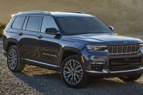 Hơn 56.000 xe Jeep Grand Cherokee bị triệu hồi để kiểm tra lỗi camera lùi