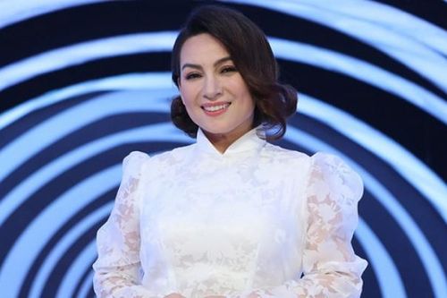 Các con nuôi của Phi Nhung làm lễ cầu siêu cho mẹ tại nhà riêng