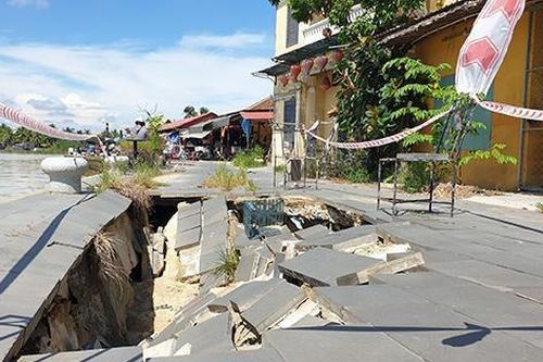 Kè hàng trăm tỷ đồng sụt lún nghiêm trọng, 'uy hiếp' khu phố cổ Hội An