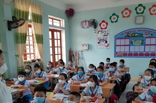 Xuất hiện chùm bệnh COVID mới, học sinh Cửa Lò chuyển sang học trực tuyến