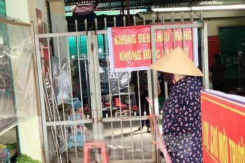 Tiểu thương Nghệ An 'vừa mừng vừa lo' khi chợ được hoạt động trở lại