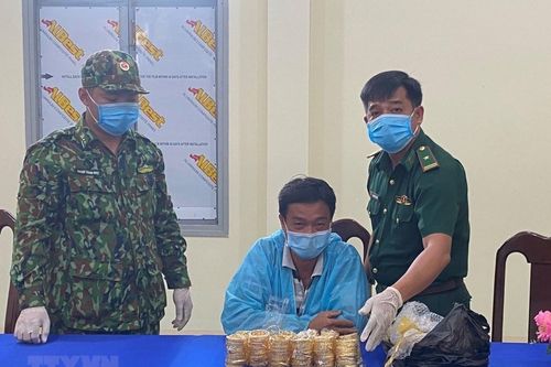 Bắt đối tượng vận chuyển 2,2kg nữ trang nghi là vàng qua biên giới