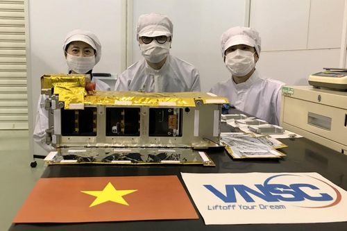 Vệ tinh NanoDragon và giấc mơ không gian của người Việt