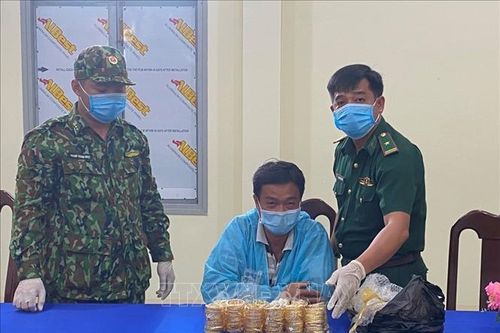 Bắt giữ đối tượng vận chuyển 2,2 kg nữ trang nghi là vàng