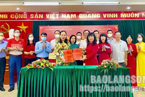 Văn phòng Đoàn ĐBQH & HĐND tỉnh và Ngân hàng Nhà nước Chi nhánh tỉnh Lạng Sơn ký kết Quy chế phối hợp công tácTin khácThông tin về đầu mối liên lạc, ứng trực 24/24 giờ hỗ trợ công dân nước ngoài của Sở Ngoại vụ tỉnh Lạng SơnThư kêu gọi vận động ủng hộ côn