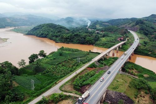 Từ những con đường đất đến đại lộ, cao tốc