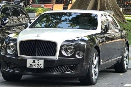Phát hiện siêu xe Bentley đeo biển kiểm soát giả