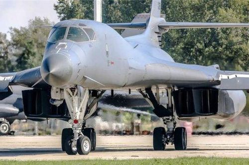 Mỹ quyết đuổi kịp Nga bằng siêu vũ khí mới cho oanh tạc cơ B-1B Lancer