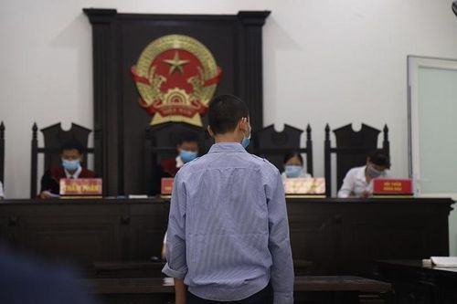 Thiếu niên lớp 9 mang dao bầu đến trường 'xử' học sinh lớp dưới tử vong