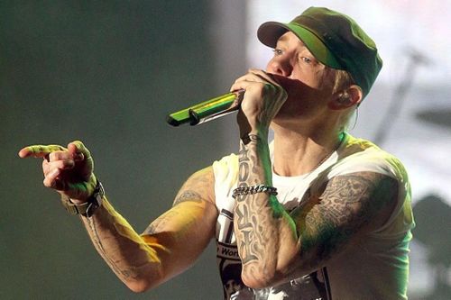 Eminem đi bán mì