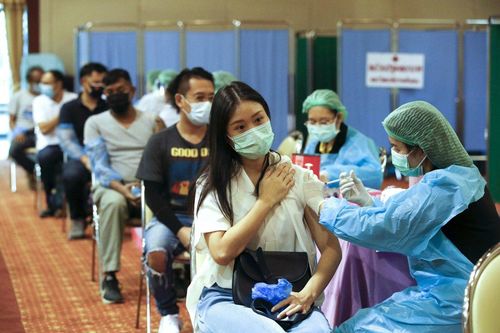 Châu Á vươn lên trong cuộc đua tiêm ngừa Covid-19