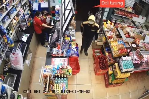 Hà Nội: Công an truy tìm đối tượng vào siêu thị cướp tài sản ở Phúc Diễn