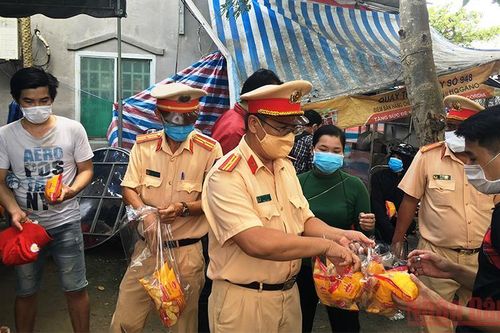 Bến Tre giải quyết gần 200 trường hợp người dân tự phát về quê