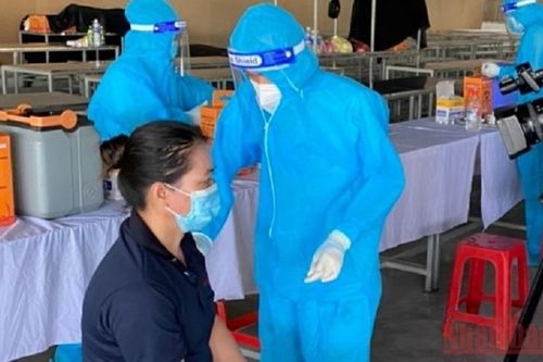 Bình Dương ưu tiên tiêm vaccine mũi 2 cho công nhân