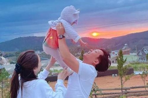 Trường Giang hé lộ ảnh cận mặt con gái, bé Destiny đáng yêu thế nào mà khán giả xuýt xoa?