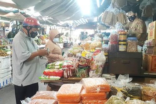 Thận trọng mở lại chợ truyền thống