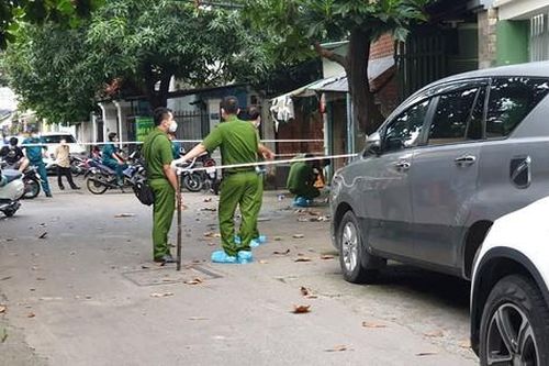 Nghi án con trai dùng hung khí sát hại cha mẹ rồi tự sát