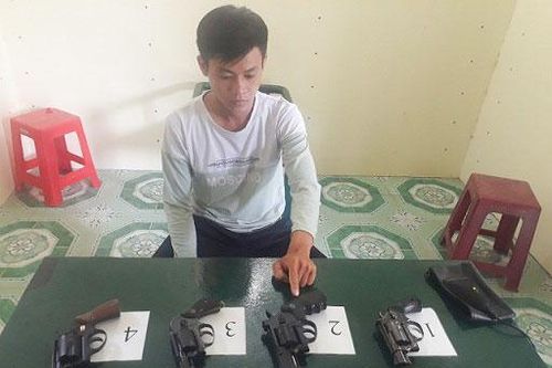 Đối tượng tàng trữ, sử dụng trái phép vũ khí quân dụng lĩnh án