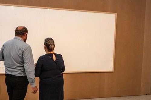 Họa sĩ Đan Mạch cuỗm tiền với tuyên bố hoàn thành bức tranh 'Lấy tiền và chạy'