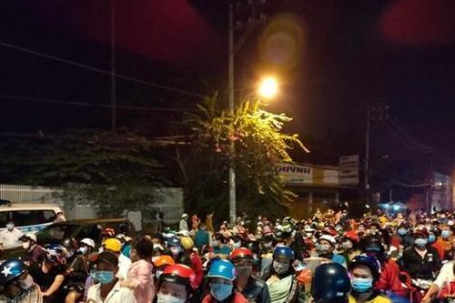 Ban chỉ đạo phòng, chống COVID-19 TPHCM nói gì khi người dân vượt chốt về quê?