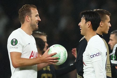 Harry Kane lập hat-trick lịch sử, Tottenham thắng 'bàn tay nhỏ'