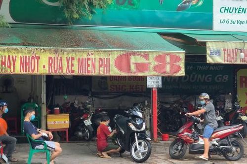TP.HCM: Tiệm sửa xe 'đông như Tết', la liệt xe chết máy, bị chuột cắn