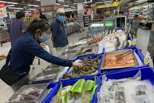 TP Hồ Chí Minh: Siêu thị, cửa hàng tiện lợi ngày đầu mở cửa đón khách