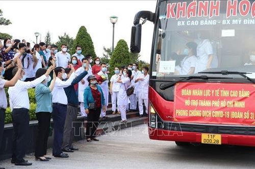Tiếp tục hỗ trợ nhân lực, trang thiết bị y tế cho TP Hồ Chí Minh và An Giang