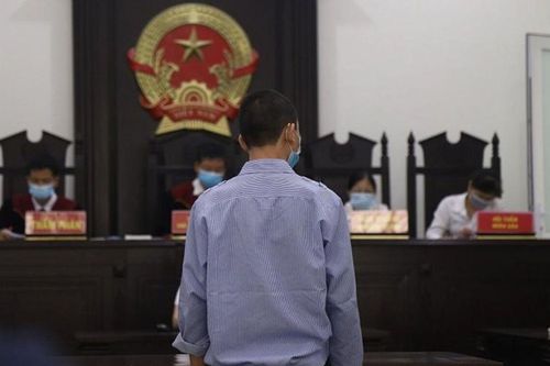 Sau khi bị đánh hội đồng, nam sinh lớp 9 đâm bạn cùng trường tử vong