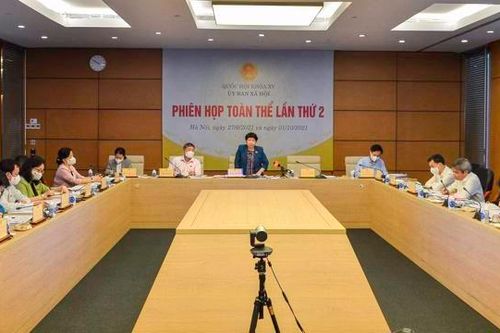Kiểm soát chặt chi phí khám chữa bệnh bảo hiểm y tế khiến bác sĩ phải 'cân não trong kê đơn thuốc'