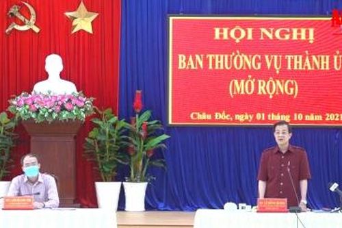 Bí thư Tỉnh ủy An Giang Lê Hồng Quang: TP. Châu Đốc chủ động các giải pháp phục hồi phát triển kinh tế - xã hội phù hợp với điều kiện dịch bệnh và trạng thái bình thường mới