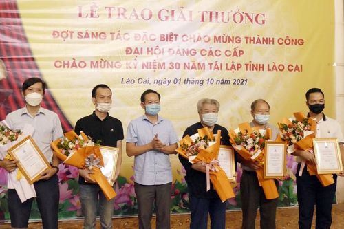 Trao giải thưởng Văn học – Nghệ thuật đợt sáng tác đặc biệt chào mừng 30 năm tái lập tỉnh