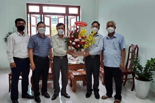 Các địa phương, đơn vị thăm, tặng quà người cao tuổi
