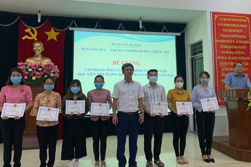 Đạ Tẻh: Bồi dưỡng lý luận chính trị cho 42 quần chúng ưu tú