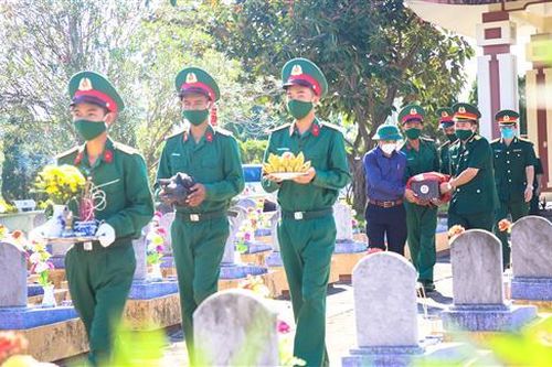 Cam Lộ tổ chức lễ truy điệu và an táng 10 hài cốt liệt sĩ