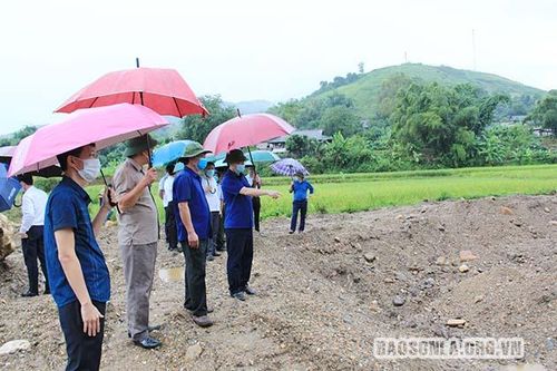 Kiểm tra thực địa hoạt động khai thác khoáng sản trái phép tại xã Mường Bám
