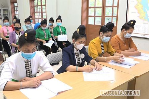 Tập huấn tuyên truyền, phổ biến giáo dục pháp luật cho cán bộ hội phụ nữ cơ sở