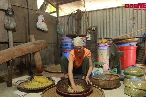 Về thăm gia đình 4 thế hệ 'thổi hồn' vào cốm Hà Nội