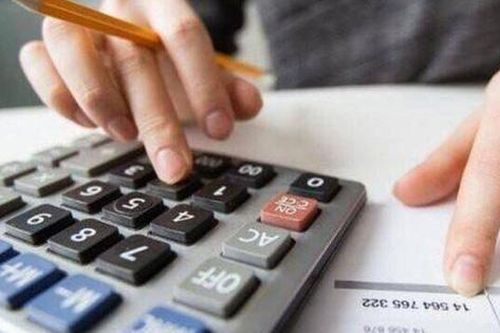 Phụ huynh 'méo mặt' với các khoản thu đầu năm gắn mác 'tự nguyện'