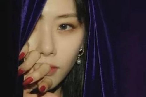 Top idol K-Pop xinh đẹp nhất 2021: Jisoo cùng Irene chịu thua một gương mặt ít ai ngờ đến