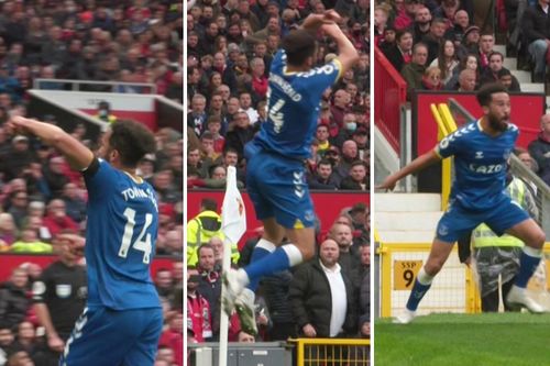 Chọc thủng lưới M.U, cầu thủ Everton ăn mừng như trêu ngươi Ronaldo