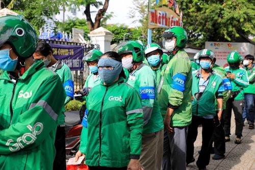 Shipper ở TP.HCM muốn hoạt động lại phải có giấy xét nghiệm âm tính