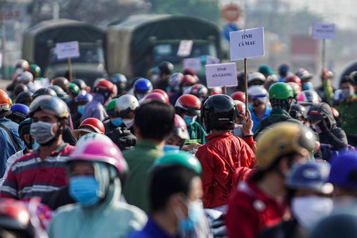 Lãnh đạo miền Tây lo ngại trước làn sóng người dân đổ về quê
