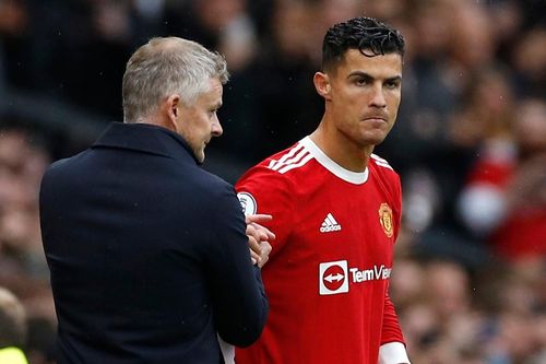 Phản ứng trái ngược của Ronaldo và HLV Solskjaer sau trận hòa Everton