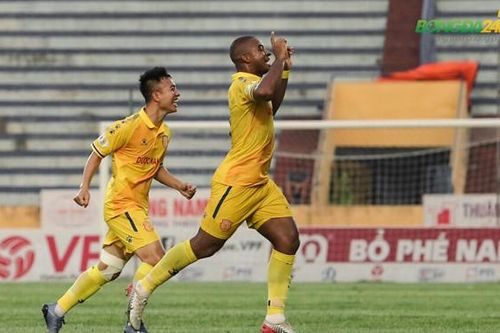 CLB Hà Nội vẫn chưa từ bỏ Rafaelson, đàm phán với tiền vệ Hàn Quốc