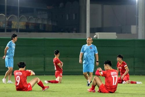 Trụ cột tuyển Việt Nam chấn thương trên đất UAE